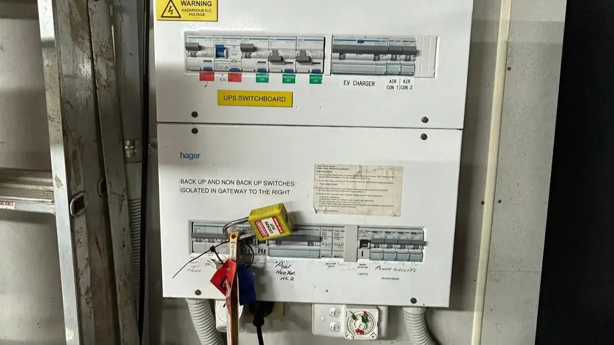 Electrician in Dutton Park switchboard testing and fault finding