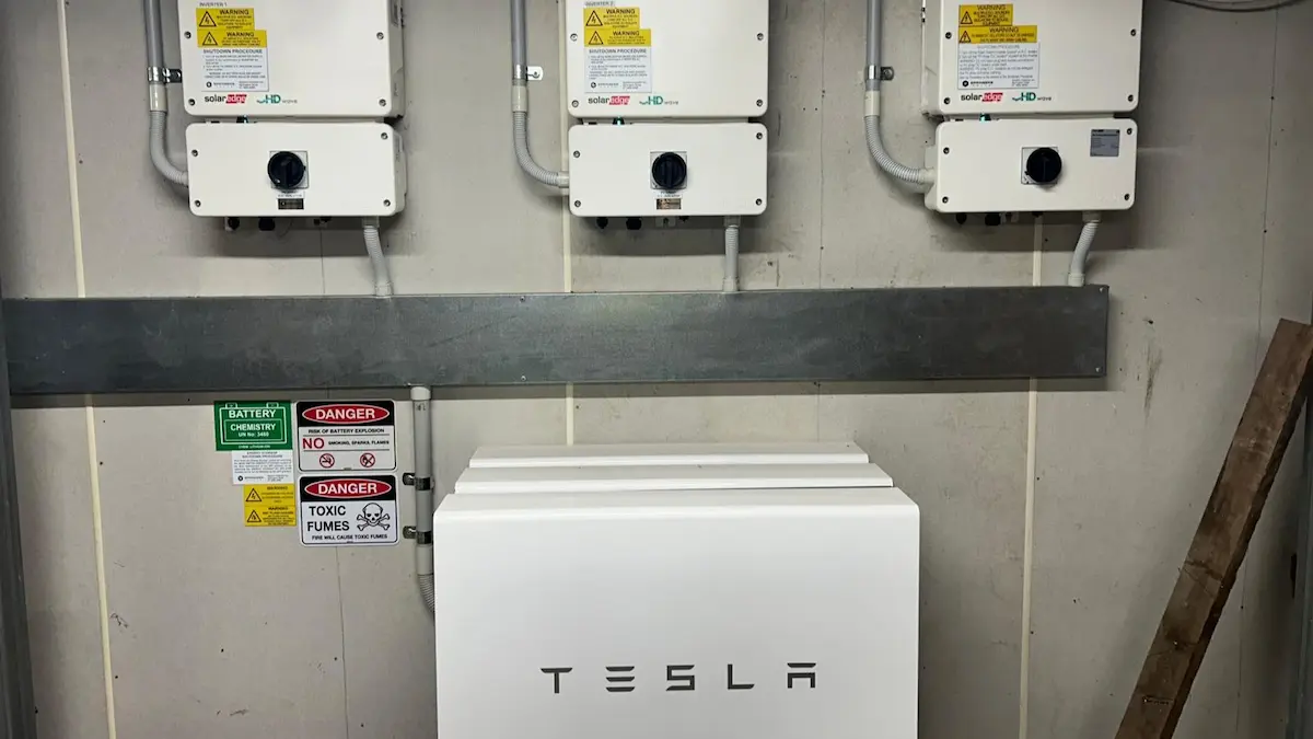 Electrician in Wishart solar battery installation and switchboard upgrade